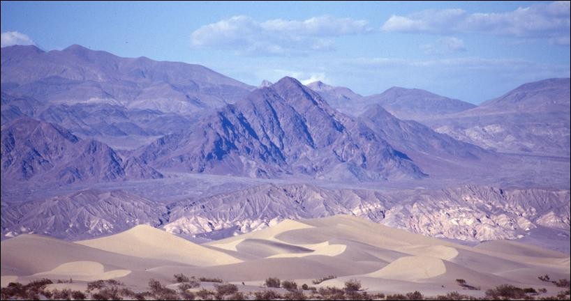 Sand dunes near Stovepipe Wells, Death Valley, California, USA
